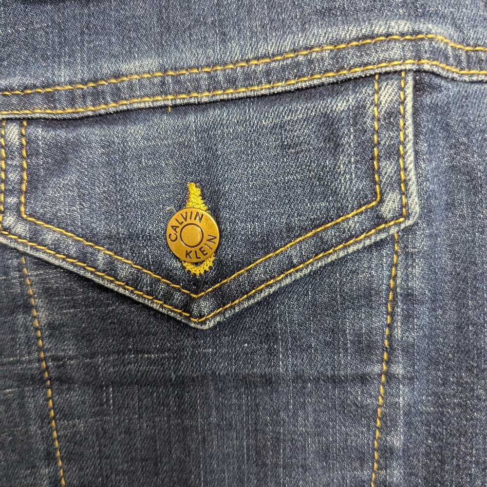 Calvin Klein cropped denim jacket - Picture 3 of 10